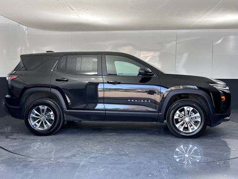 Used 2025 Chevrolet Equinox LT image 2