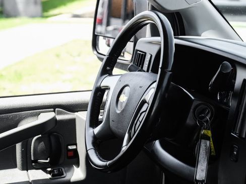 Used 2019 Chevrolet Express 3500 w/ Driver Convenience Package RWD image 10