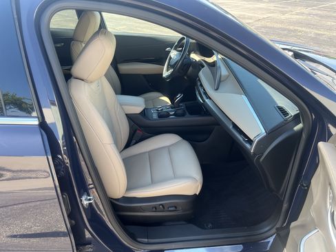 Used 2024 Cadillac XT4 Luxury w/ Cold Weather Package AWD/4WD image 15