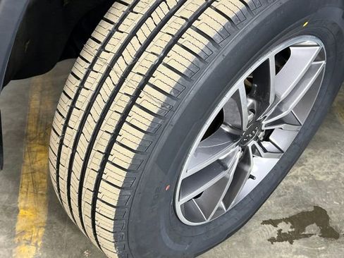 Used 2020 Jeep Grand Cherokee Limited w/ Luxury Group II image 41