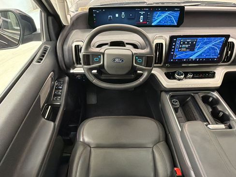 Certified 2025 Ford Expedition Active AWD/4WD image 29