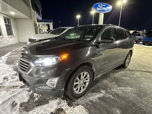 Used 2020 Chevrolet Equinox LT image 2