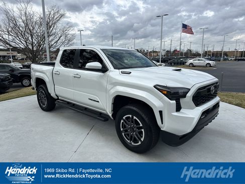 Certified 2024 Toyota Tacoma TRD Sport image 1