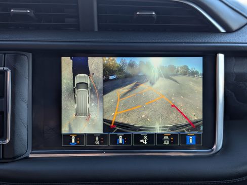 Used 2022 GMC Yukon Denali image 3