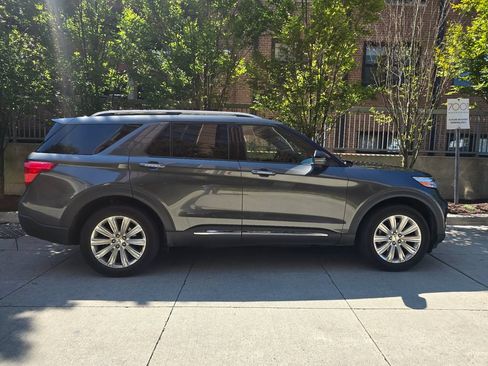 Used 2020 Ford Explorer Limited w/ Class III Trailer Tow Package AWD/4WD image 4