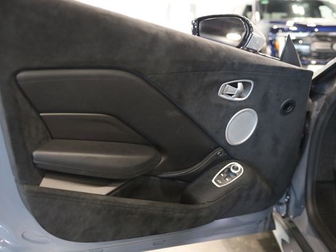 Used 2021 Aston Martin V8 Vantage Coupe RWD image 11