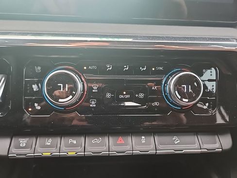 Used 2025 GMC Sierra 3500 Denali Ultimate image 25