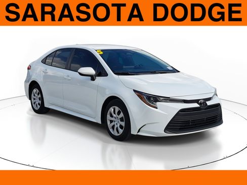 Used 2025 Toyota Corolla LE image 1
