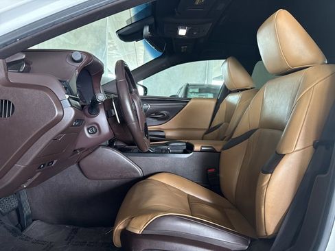 Used 2019 Lexus ES 300h Ultra Luxury w/ Accessory Package 2 image 9