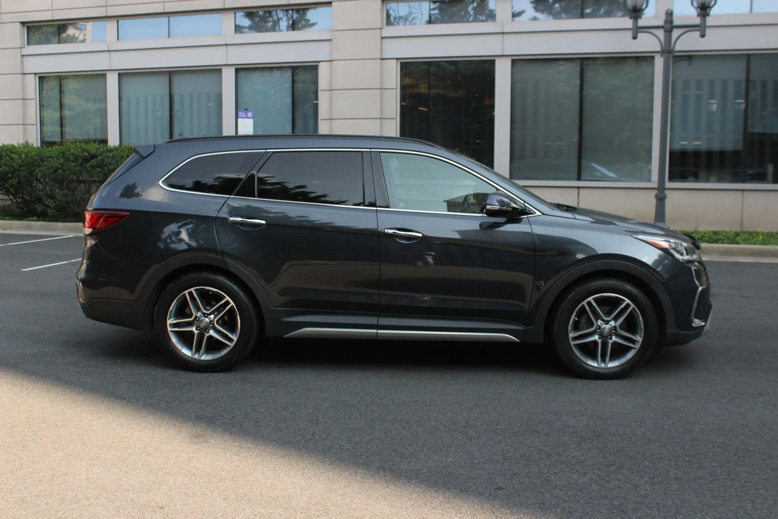 Used 2017 Hyundai Santa Fe Limited AWD/4WD image 6