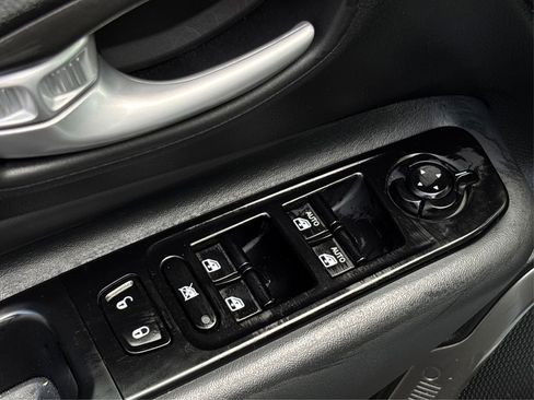 Used 2023 Jeep Renegade Latitude w/ Sun/Sound Group AWD/4WD image 36
