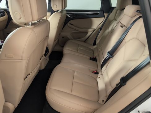 Certified 2025 Porsche Macan AWD/4WD image 19