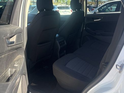 Used 2018 Ford Edge SE image 5