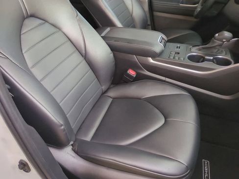 Used 2024 Toyota Highlander XLE image 23