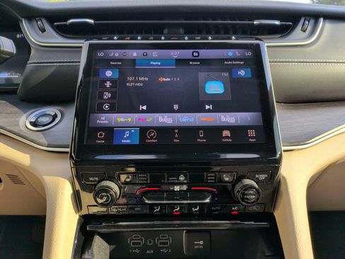 Used 2022 Jeep Grand Cherokee L Limited image 23