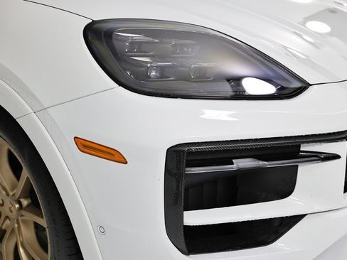 Certified 2025 Porsche Cayenne GTS AWD/4WD image 17