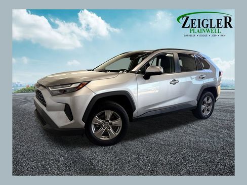 Used 2022 Toyota RAV4 XLE w/ Convenience Package AWD/4WD image 1