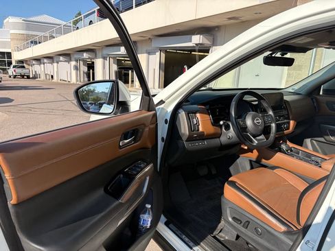 Used 2023 Nissan Pathfinder Platinum AWD/4WD image 15