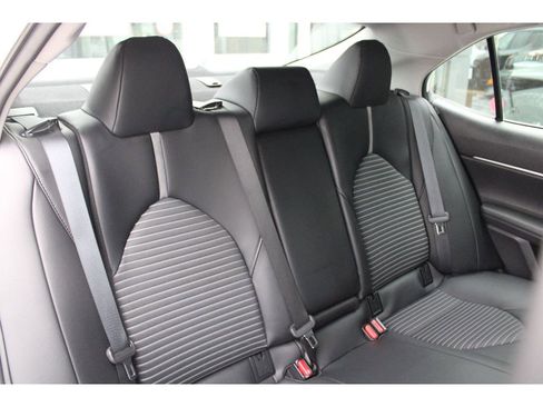 Used 2023 Toyota Camry SE image 29