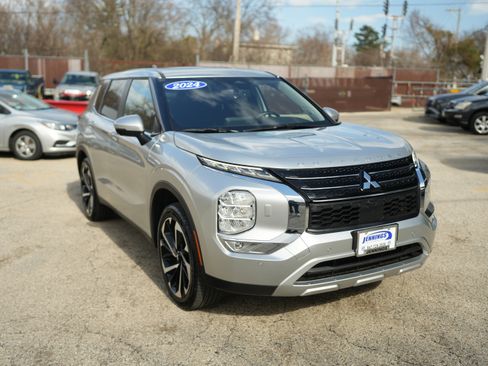 Used 2024 Mitsubishi Outlander AWD image 1