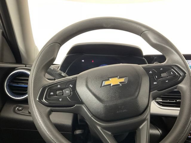 Used 2025 Chevrolet Trax LT FWD image 24