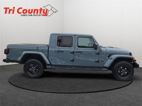 Used 2025 Jeep Gladiator Sport image 9