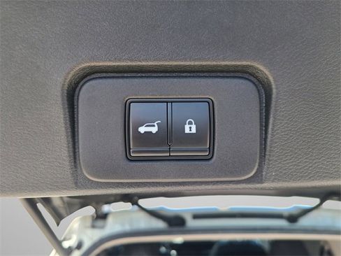 Used 2021 Nissan Rogue Platinum image 12