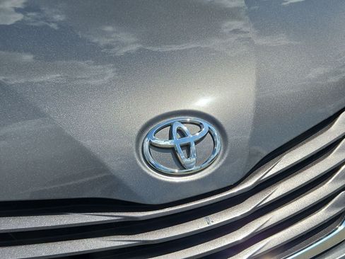 Used 2017 Toyota Sienna LE FWD image 10