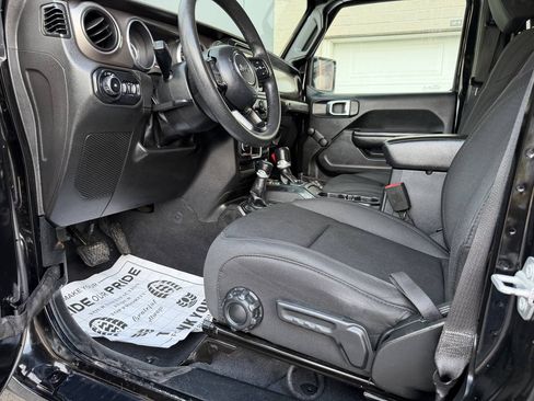 Used 2018 Jeep Wrangler Unlimited Sport AWD/4WD image 22