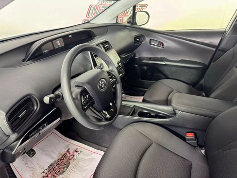 Used 2022 Toyota Prius LE FWD image 11