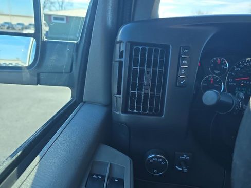 Used 2016 Chevrolet Express 2500 image 23