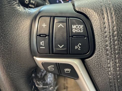 Used 2015 Toyota Sienna XLE FWD image 12