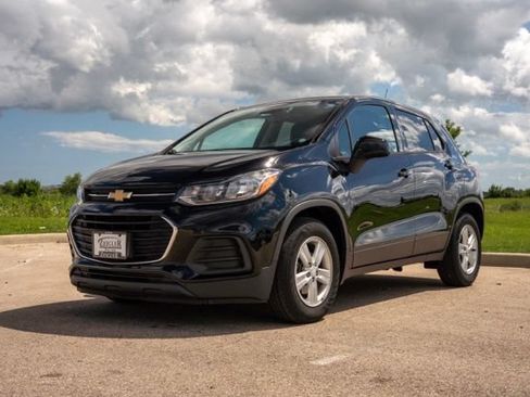 Used 2020 Chevrolet Trax LS w/ Tint and Cruise Package FWD image 3