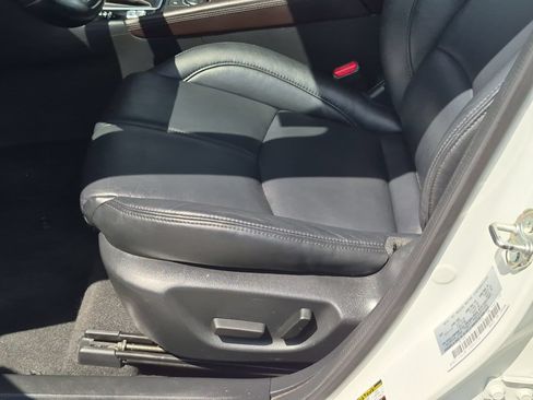 Used 2018 MAZDA MAZDA3 Touring FWD image 14