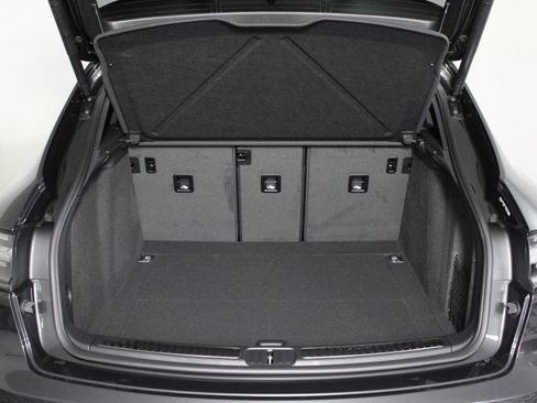 New 2026 Porsche Macan image 13