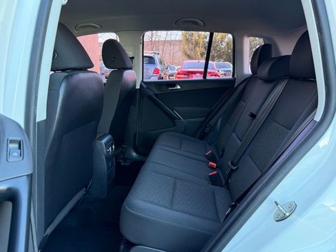 Used 2018 Volkswagen Tiguan Limited w/ Premium Package image 12