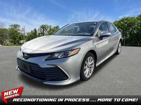 Used 2022 Toyota Camry LE FWD image 1