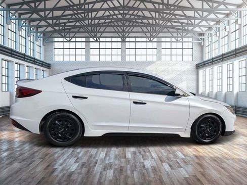 Used 2019 Hyundai Elantra SE w/ Cargo Package FWD image 3
