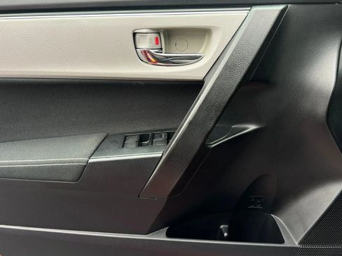 Used 2018 Toyota Corolla LE w/ Body Protection Package FWD image 29