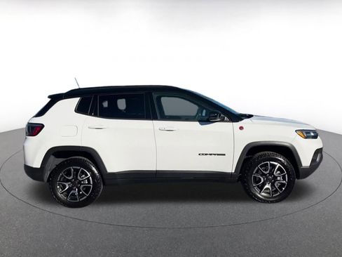 Used 2025 Jeep Compass Trailhawk image 16