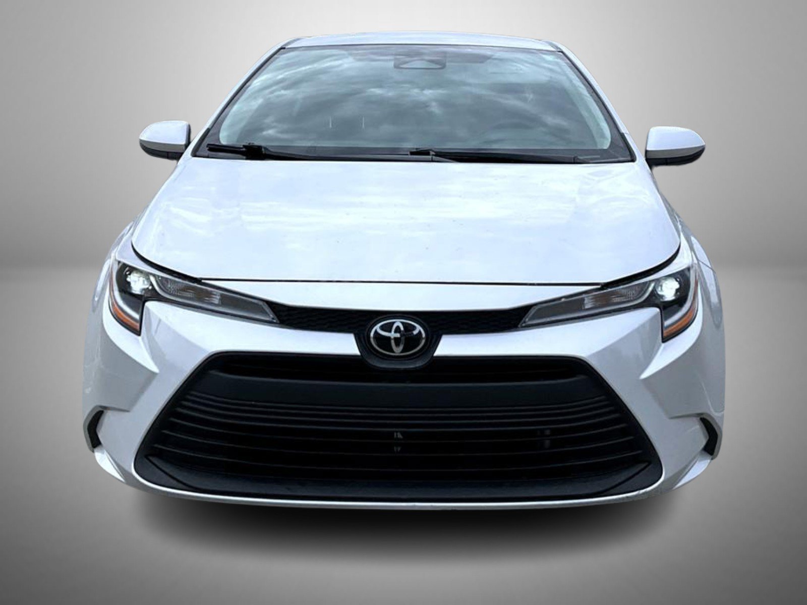 Used 2024 Toyota Corolla LE FWD image 2