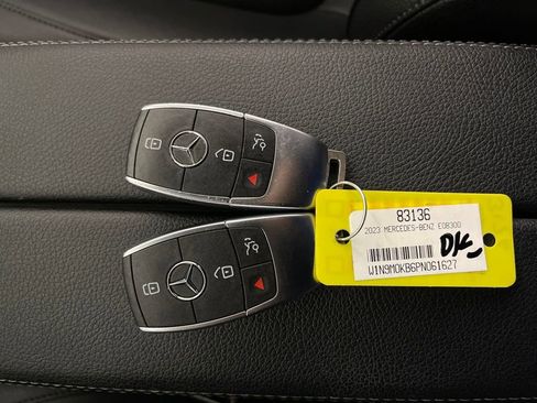 Used 2023 Mercedes-Benz EQB 300 4MATIC image 24