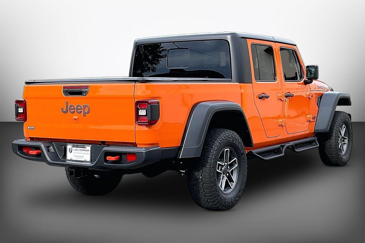 Certified 2025 Jeep Gladiator Mojave w/ Convenience Group AWD/4WD image 8