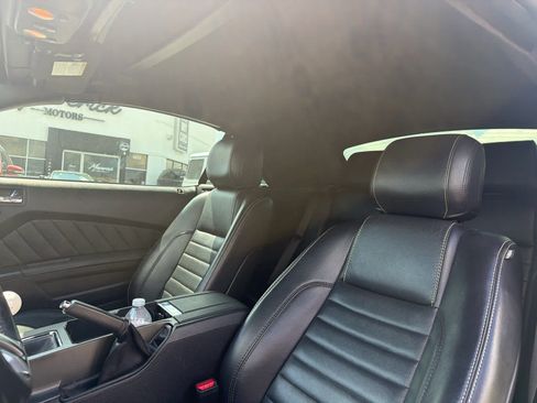 Used 2013 Ford Mustang GT RWD image 8