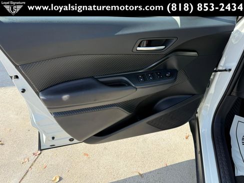 Used 2018 Toyota C-HR XLE image 17