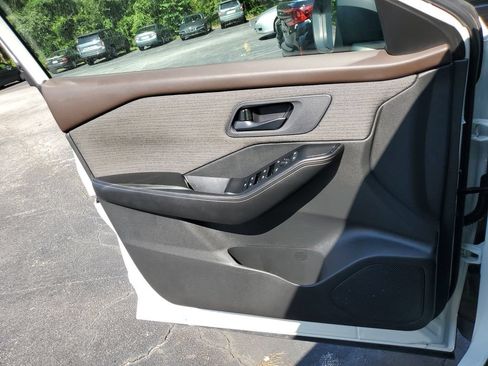 Used 2022 Nissan Rogue S AWD/4WD image 31