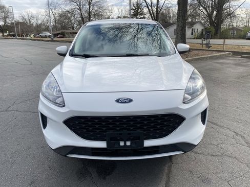 Used 2021 Ford Escape SE image 2