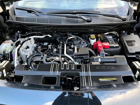 Certified 2025 Nissan Kicks SR image 28