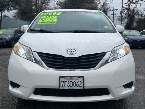 Used 2014 Toyota Sienna LE image 2