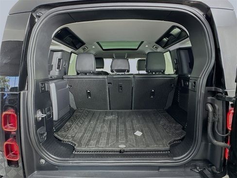 Used 2020 Land Rover Defender 110 SE image 27